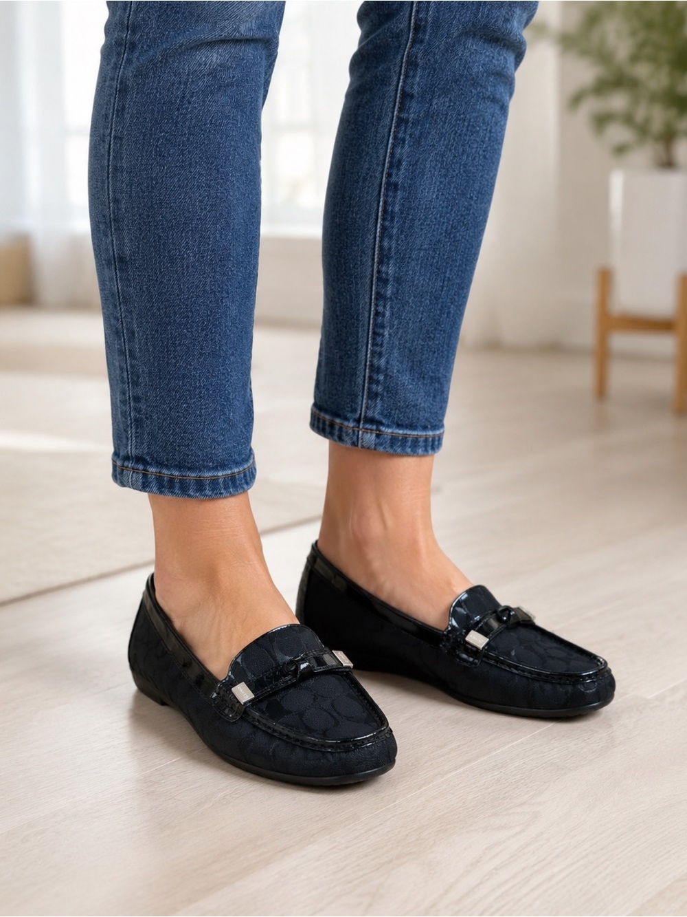 Coach Frida Women’s 8.5 B Black Signature Jacquard Patent Leather Loafers